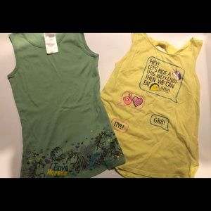 📚 $6 - Set of Girls Tank Tops